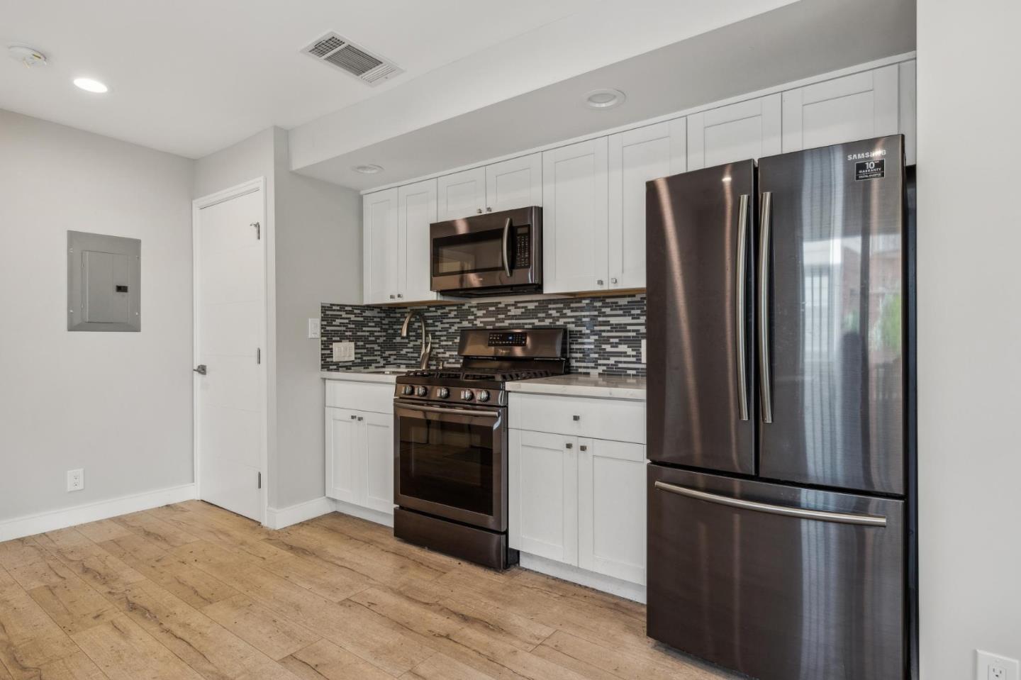 Detail Gallery Image 42 of 51 For 40 Eastlake Ave, Pacifica,  CA 94044 - 4 Beds | 4 Baths