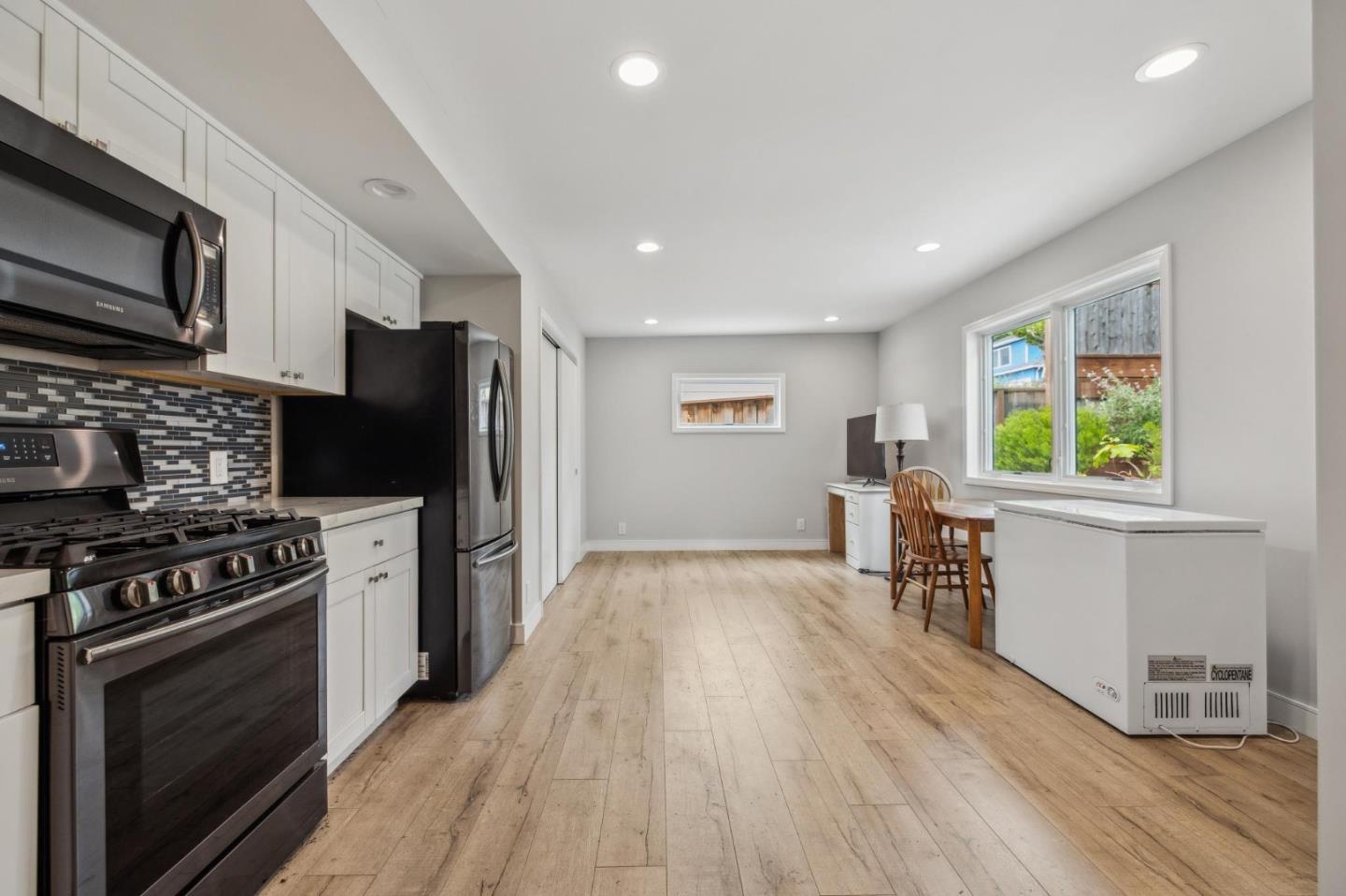 Detail Gallery Image 43 of 51 For 40 Eastlake Ave, Pacifica,  CA 94044 - 4 Beds | 4 Baths