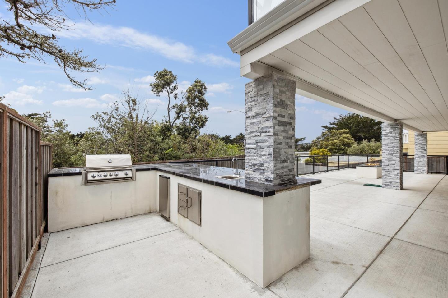 Detail Gallery Image 47 of 51 For 40 Eastlake Ave, Pacifica,  CA 94044 - 4 Beds | 4 Baths