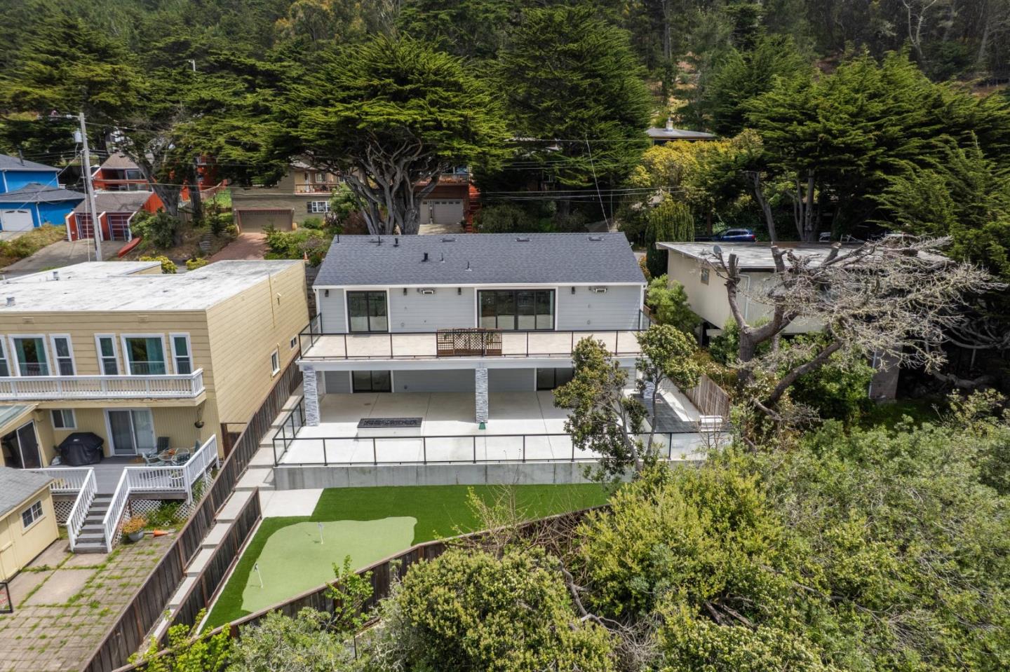 Detail Gallery Image 8 of 51 For 40 Eastlake Ave, Pacifica,  CA 94044 - 4 Beds | 4 Baths