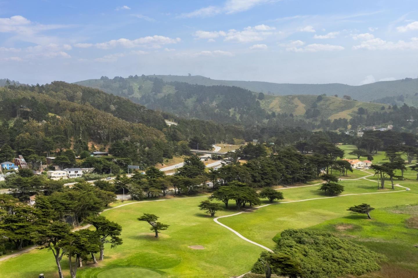 Detail Gallery Image 9 of 51 For 40 Eastlake Ave, Pacifica,  CA 94044 - 4 Beds | 4 Baths