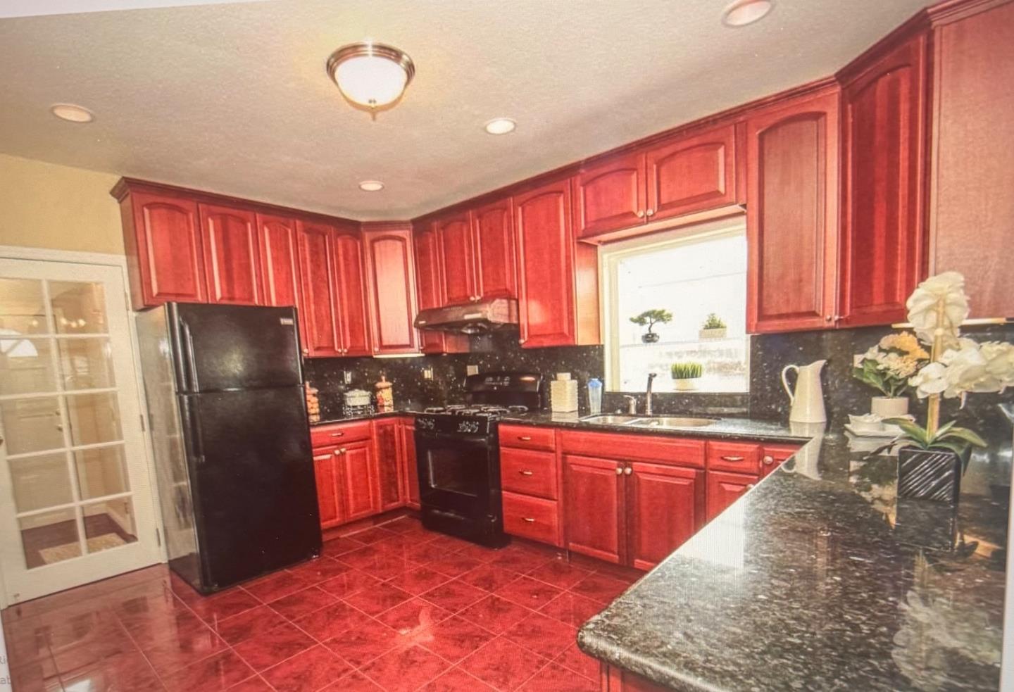 Detail Gallery Image 7 of 8 For 1560 165th, San Leandro,  CA 94578 - 2 Beds | 2 Baths
