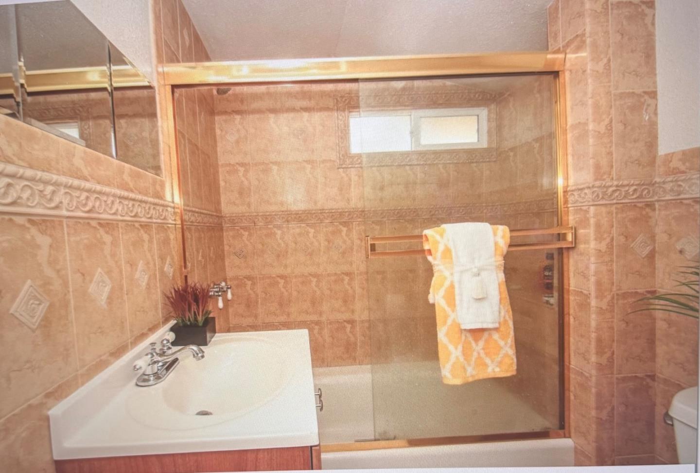 Detail Gallery Image 8 of 8 For 1560 165th, San Leandro,  CA 94578 - 2 Beds | 2 Baths