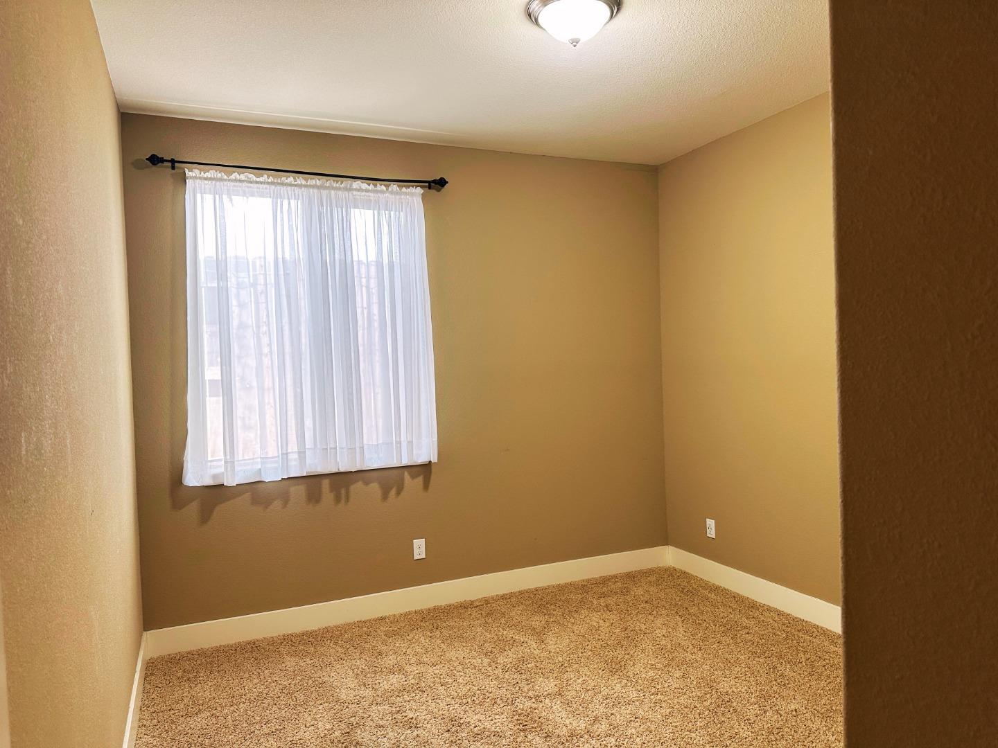 Detail Gallery Image 10 of 13 For 1646 Foxtail Ct, Hollister,  CA 95023 - 4 Beds | 2 Baths