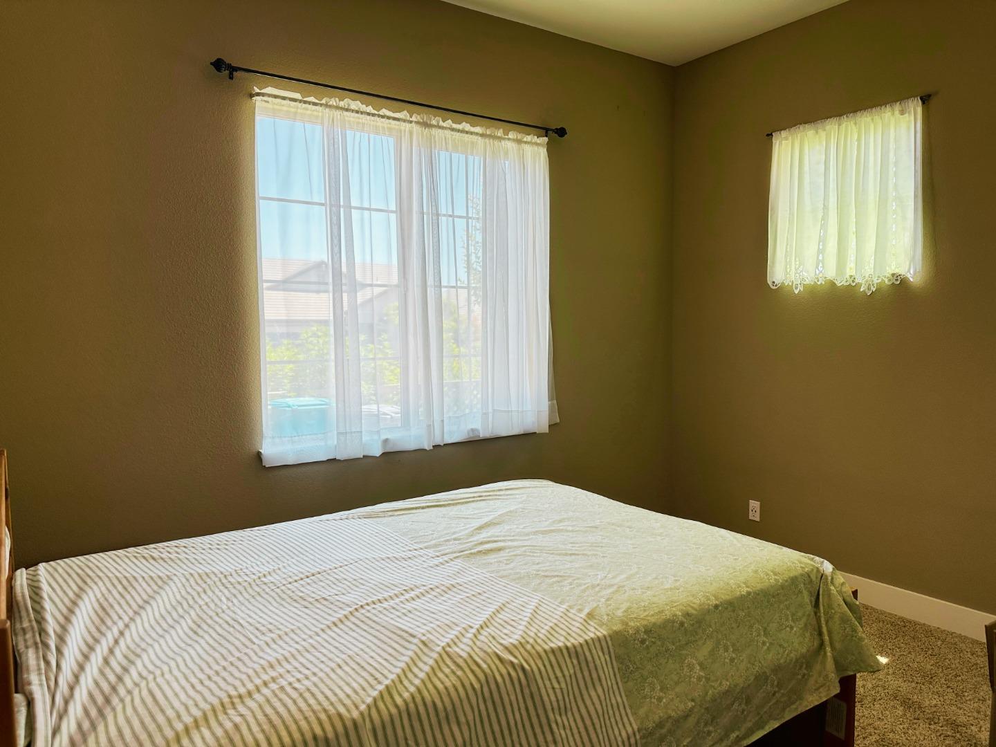 Detail Gallery Image 12 of 13 For 1646 Foxtail Ct, Hollister,  CA 95023 - 4 Beds | 2 Baths