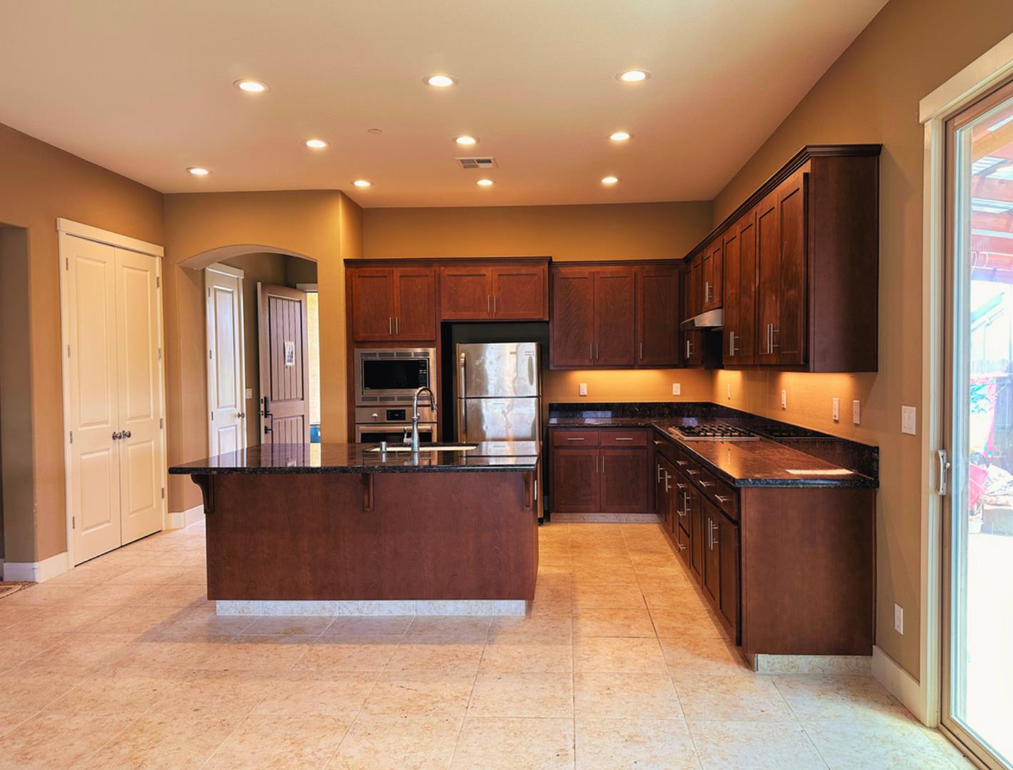 Detail Gallery Image 2 of 13 For 1646 Foxtail Ct, Hollister,  CA 95023 - 4 Beds | 2 Baths