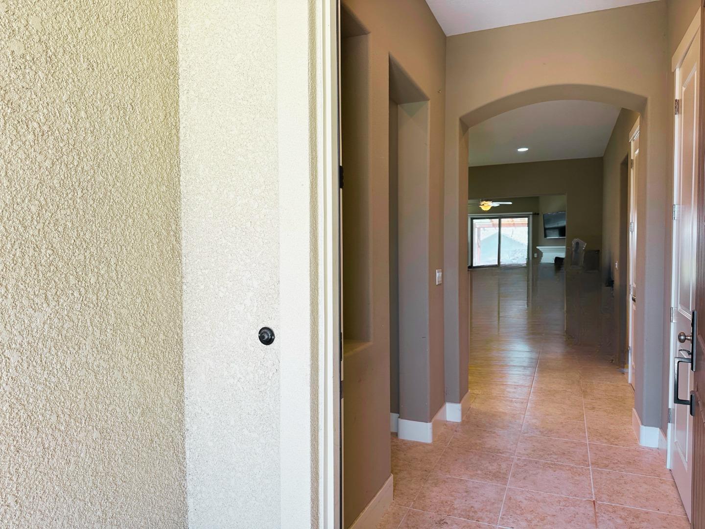 Detail Gallery Image 3 of 13 For 1646 Foxtail Ct, Hollister,  CA 95023 - 4 Beds | 2 Baths