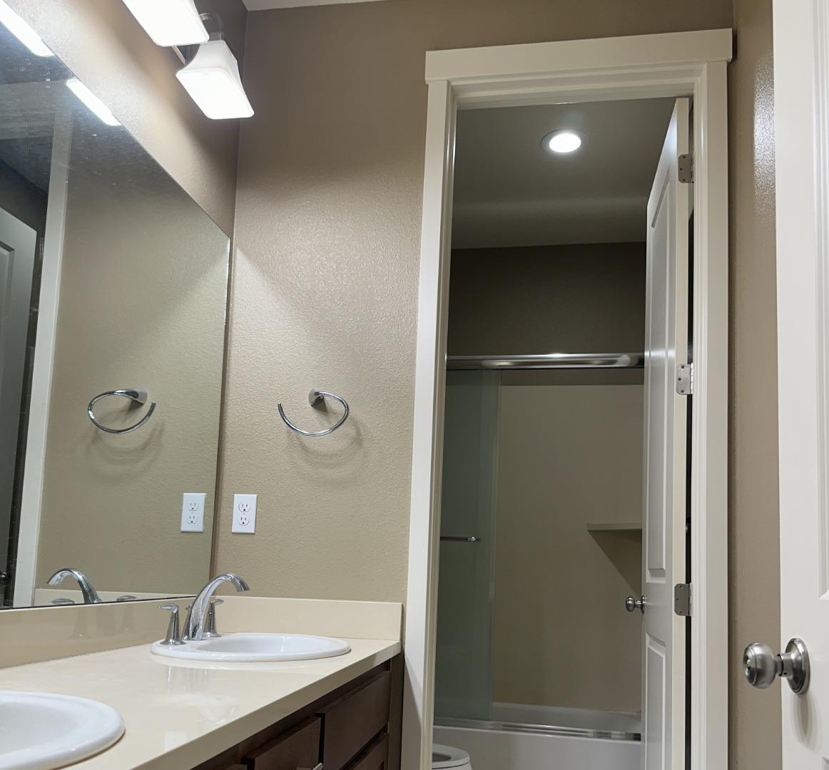Detail Gallery Image 5 of 13 For 1646 Foxtail Ct, Hollister,  CA 95023 - 4 Beds | 2 Baths