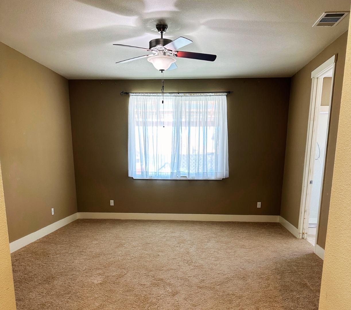 Detail Gallery Image 7 of 13 For 1646 Foxtail Ct, Hollister,  CA 95023 - 4 Beds | 2 Baths