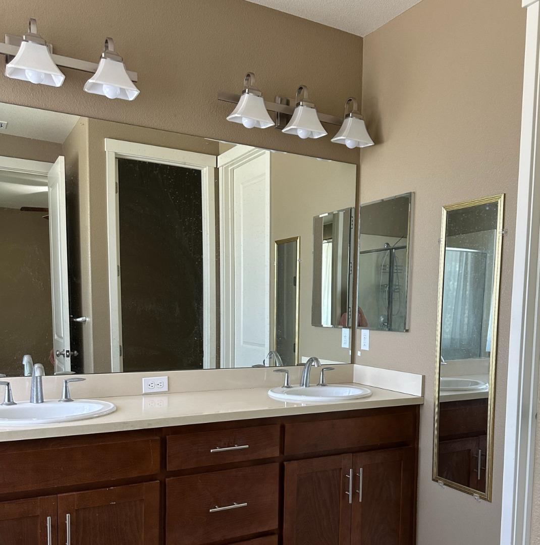 Detail Gallery Image 8 of 13 For 1646 Foxtail Ct, Hollister,  CA 95023 - 4 Beds | 2 Baths