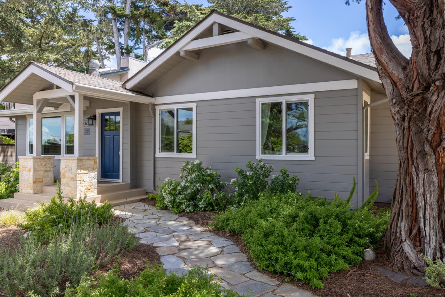 Detail Gallery Image 2 of 32 For 867 Grove St, Monterey,  CA 93940 - 3 Beds | 2 Baths