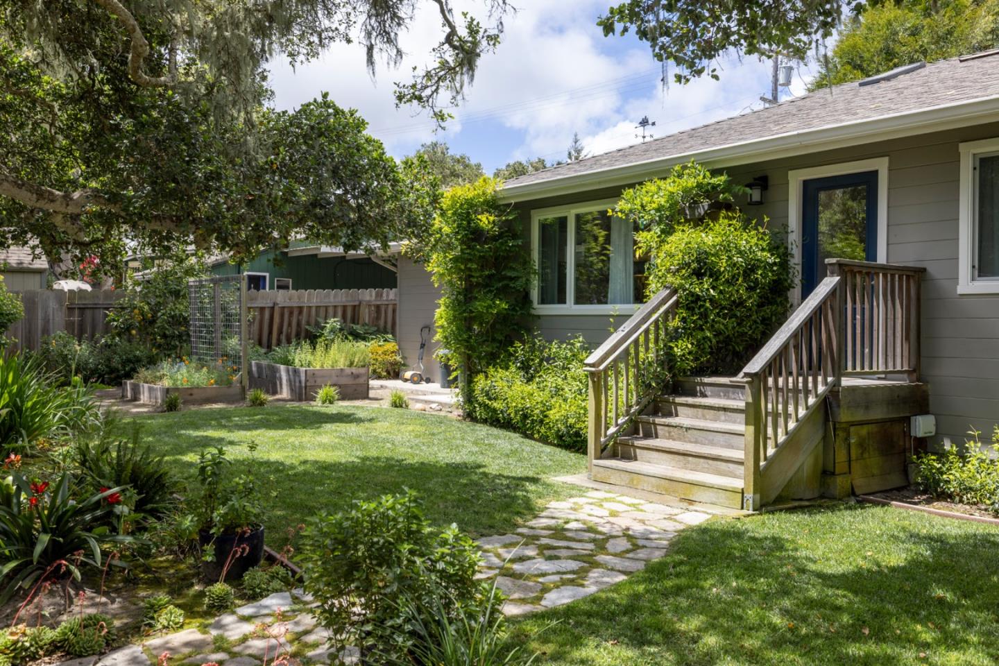 Detail Gallery Image 27 of 32 For 867 Grove St, Monterey,  CA 93940 - 3 Beds | 2 Baths