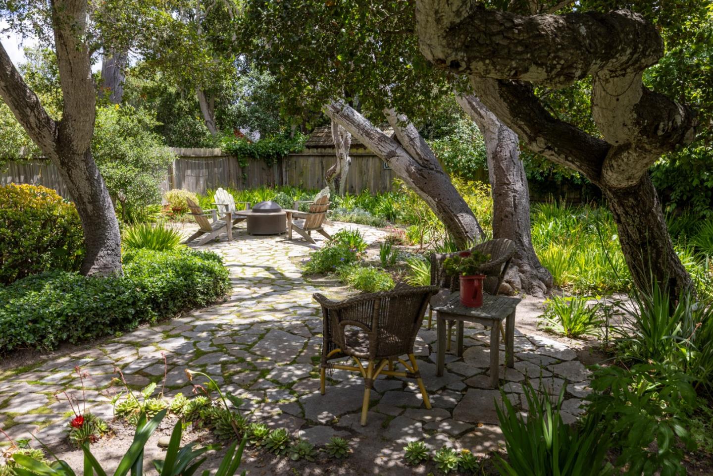Detail Gallery Image 28 of 32 For 867 Grove St, Monterey,  CA 93940 - 3 Beds | 2 Baths