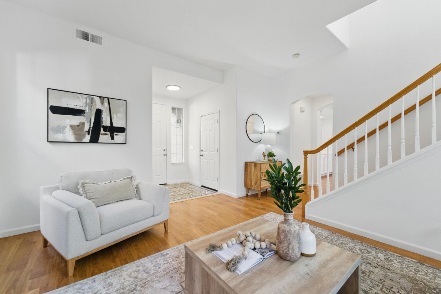 Detail Gallery Image 4 of 31 For 560 Villa Centre Way, San Jose,  CA 95128 - 4 Beds | 2/1 Baths