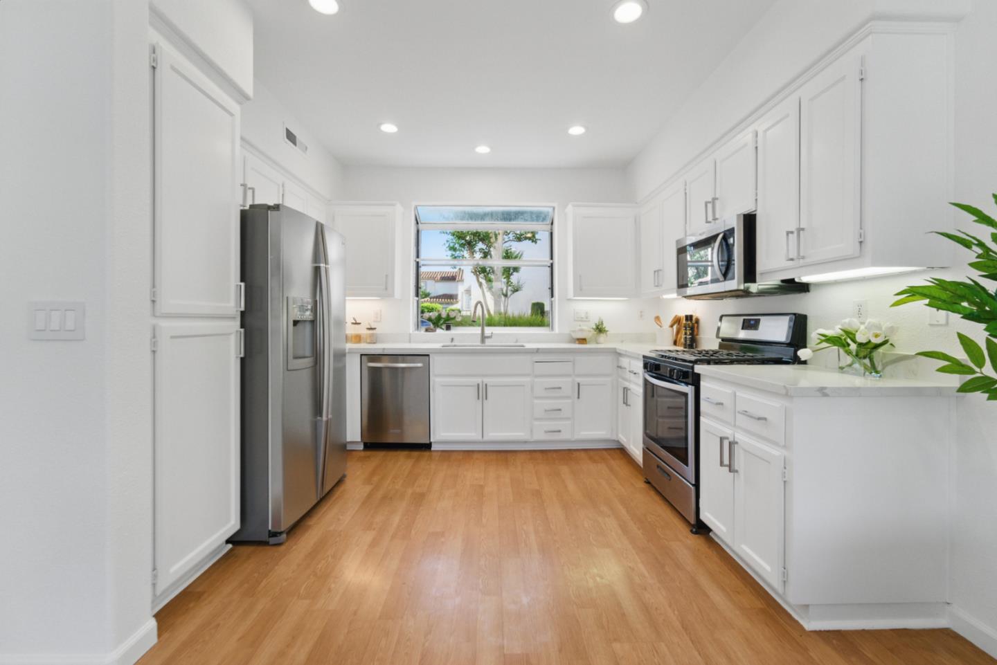 Detail Gallery Image 8 of 31 For 560 Villa Centre Way, San Jose,  CA 95128 - 4 Beds | 2/1 Baths