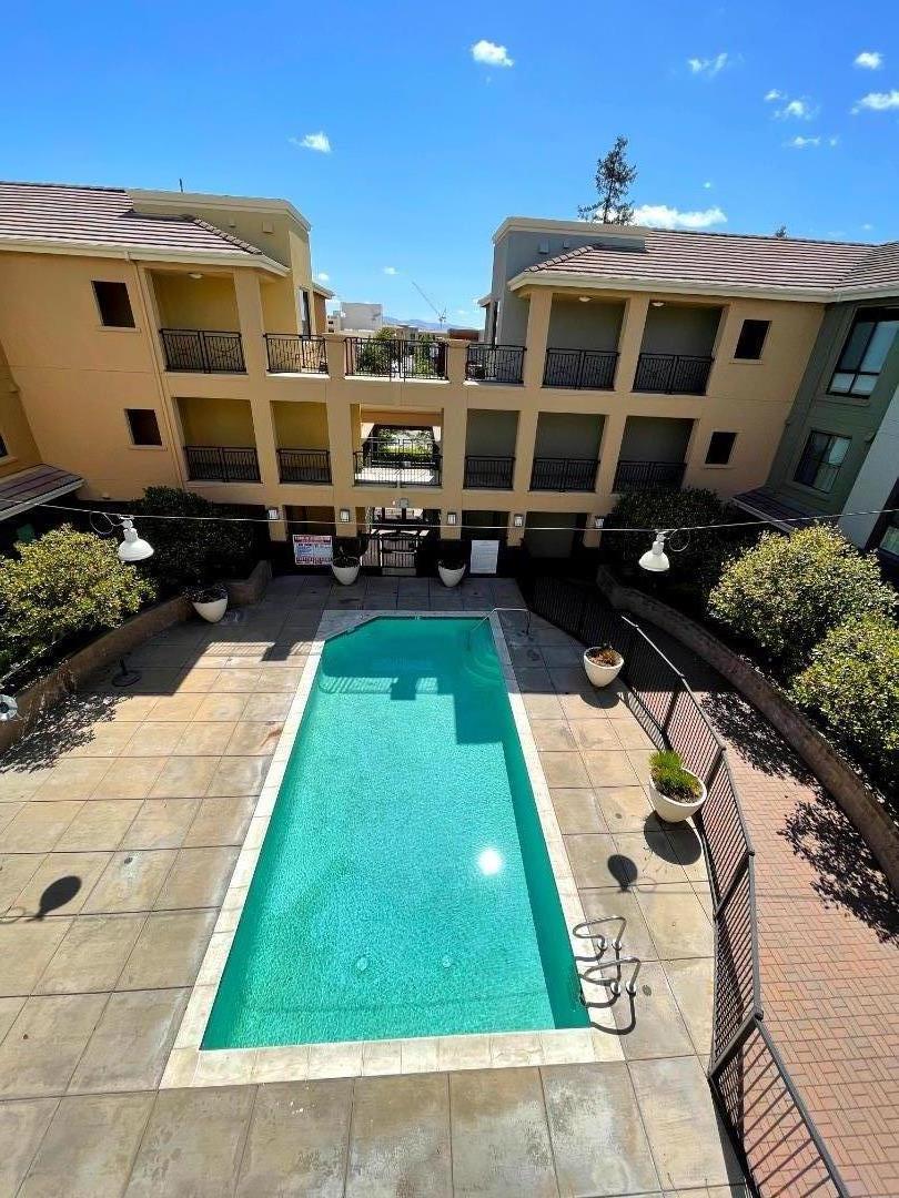 Detail Gallery Image 10 of 12 For 19503 Stevens Creek #311,  Cupertino,  CA 95014 - 2 Beds | 2 Baths