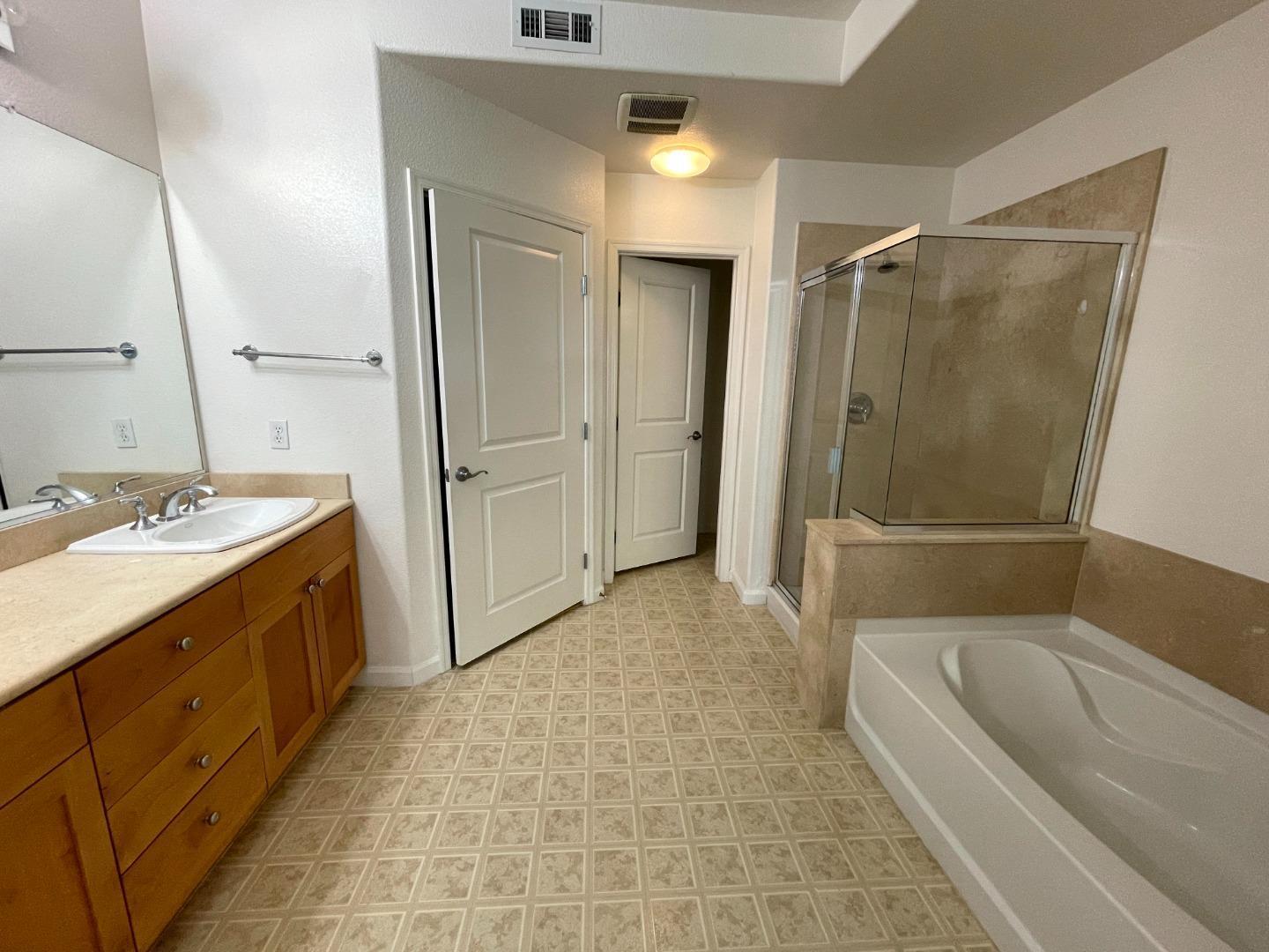 Detail Gallery Image 5 of 12 For 19503 Stevens Creek #311,  Cupertino,  CA 95014 - 2 Beds | 2 Baths