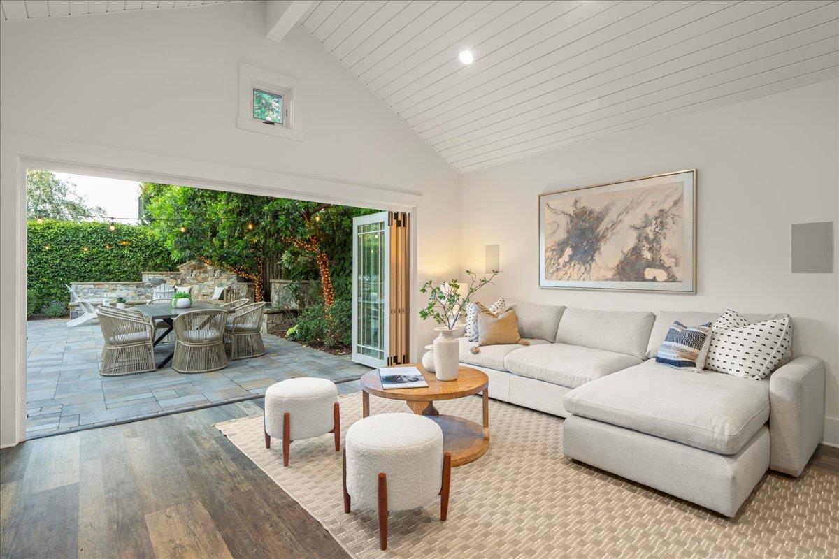 Detail Gallery Image 10 of 67 For 1349 Iris Ct, San Jose,  CA 95125 - 3 Beds | 2/1 Baths