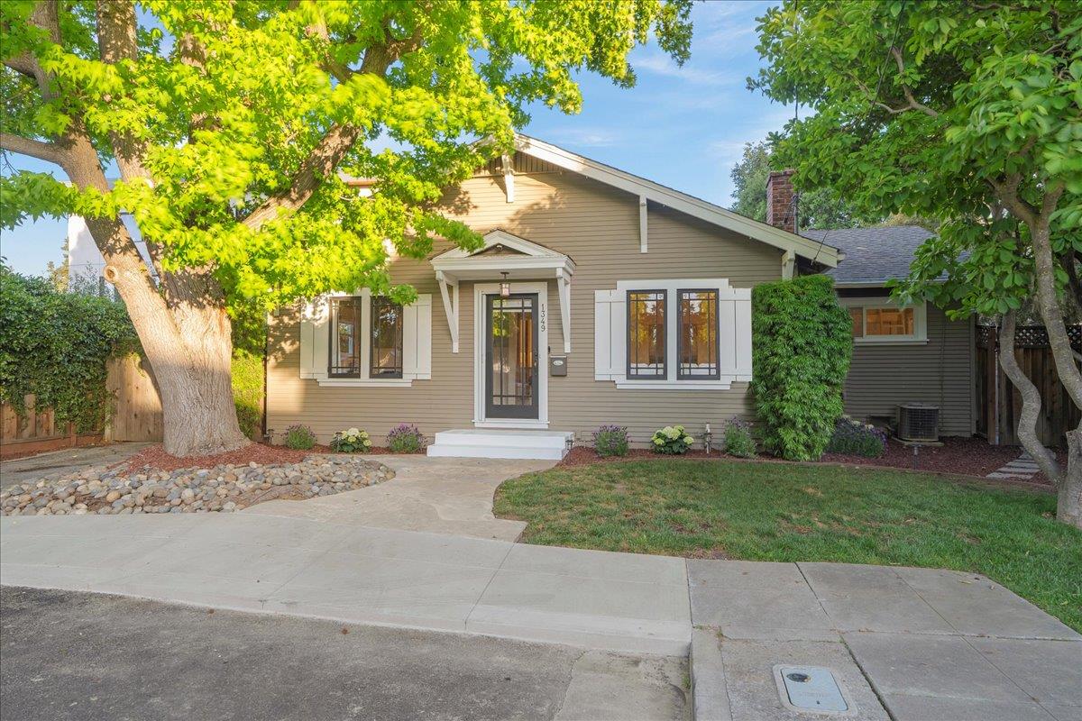 Detail Gallery Image 2 of 67 For 1349 Iris Ct, San Jose,  CA 95125 - 3 Beds | 2/1 Baths