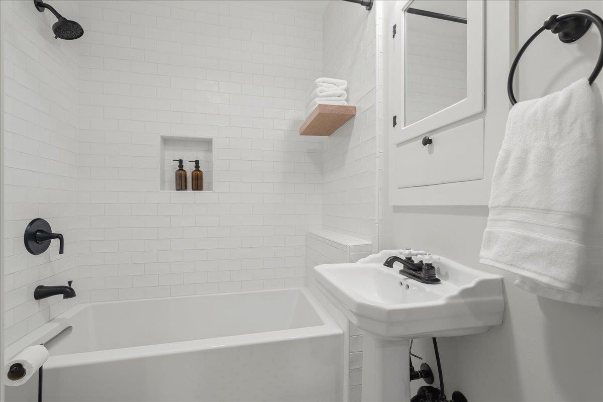 Detail Gallery Image 24 of 67 For 1349 Iris Ct, San Jose,  CA 95125 - 3 Beds | 2/1 Baths