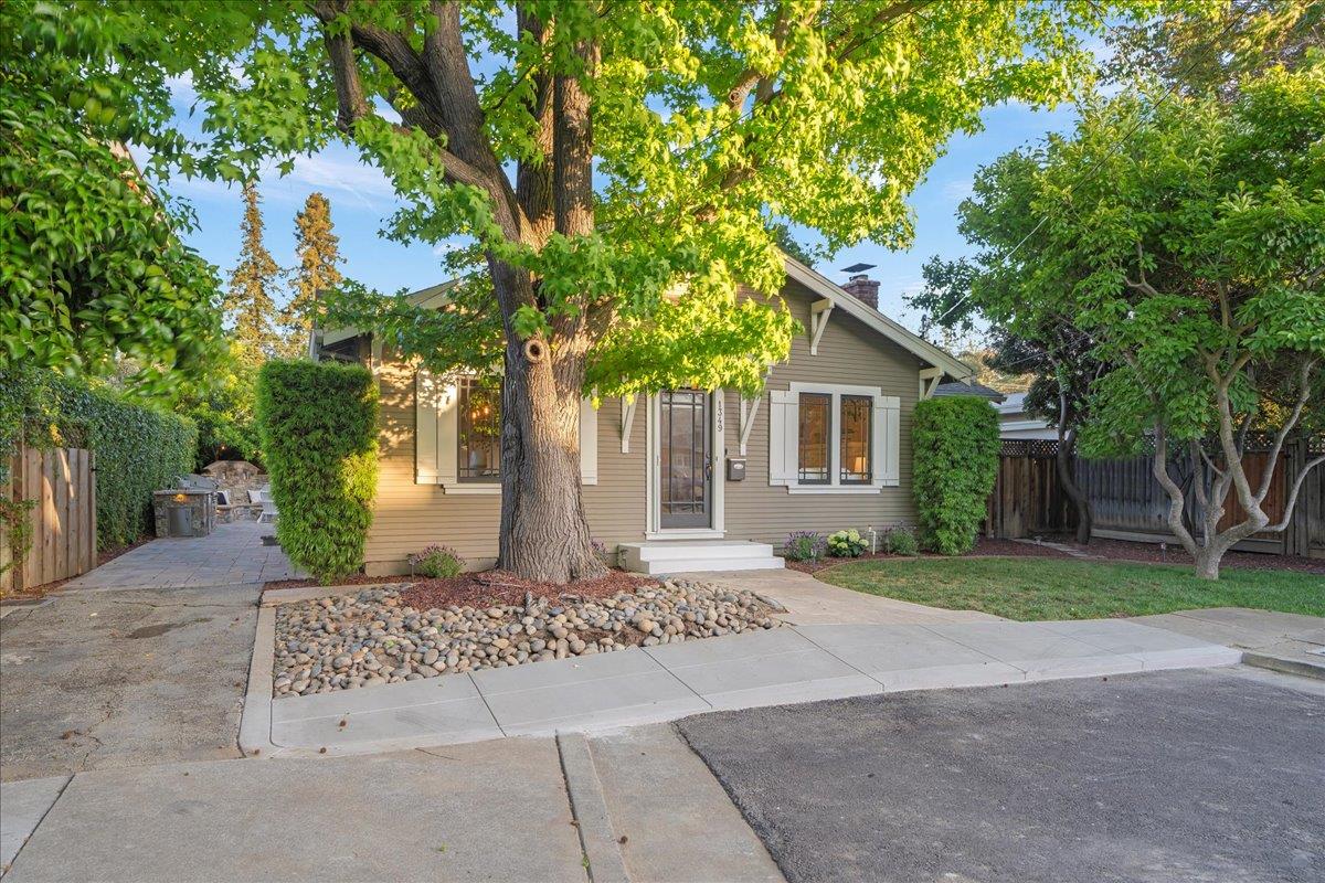 Detail Gallery Image 3 of 67 For 1349 Iris Ct, San Jose,  CA 95125 - 3 Beds | 2/1 Baths