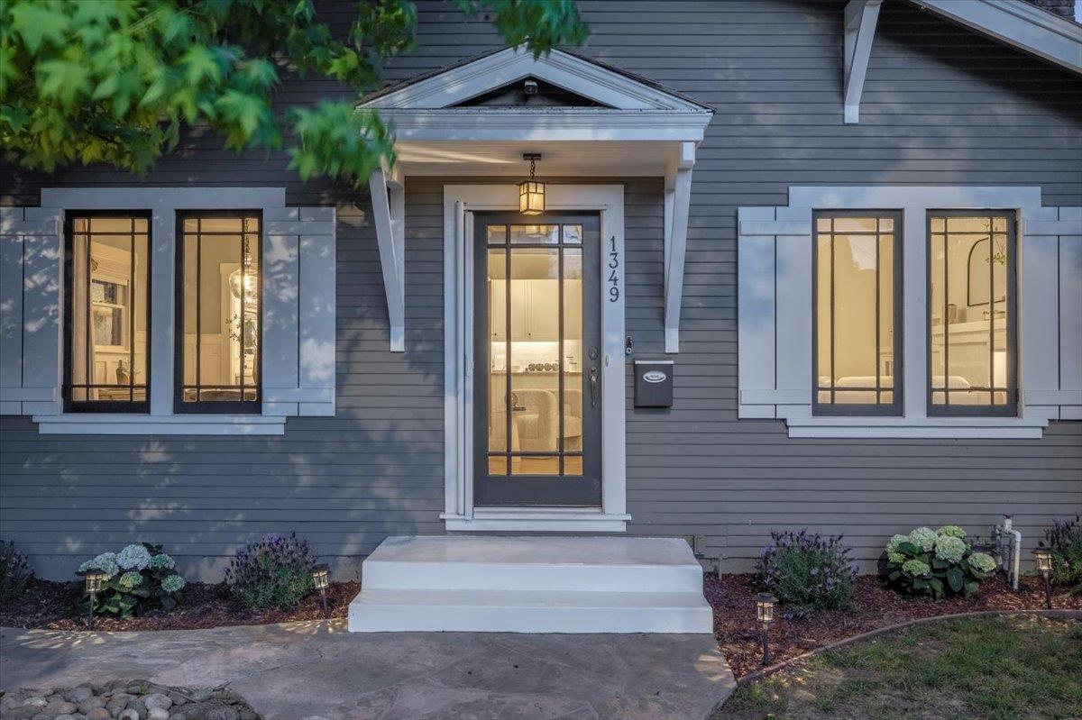 Detail Gallery Image 6 of 67 For 1349 Iris Ct, San Jose,  CA 95125 - 3 Beds | 2/1 Baths