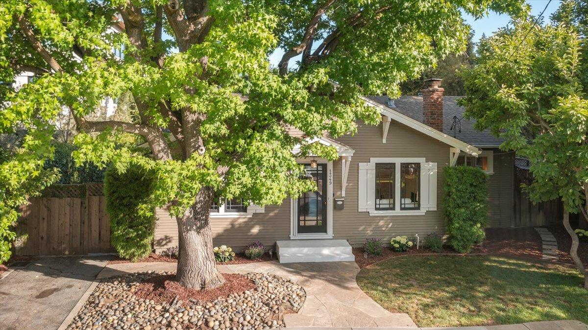 Detail Gallery Image 7 of 67 For 1349 Iris Ct, San Jose,  CA 95125 - 3 Beds | 2/1 Baths
