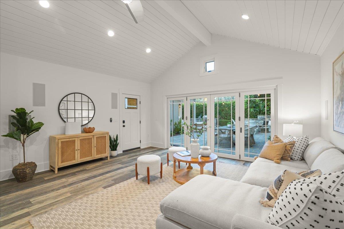 Detail Gallery Image 9 of 67 For 1349 Iris Ct, San Jose,  CA 95125 - 3 Beds | 2/1 Baths