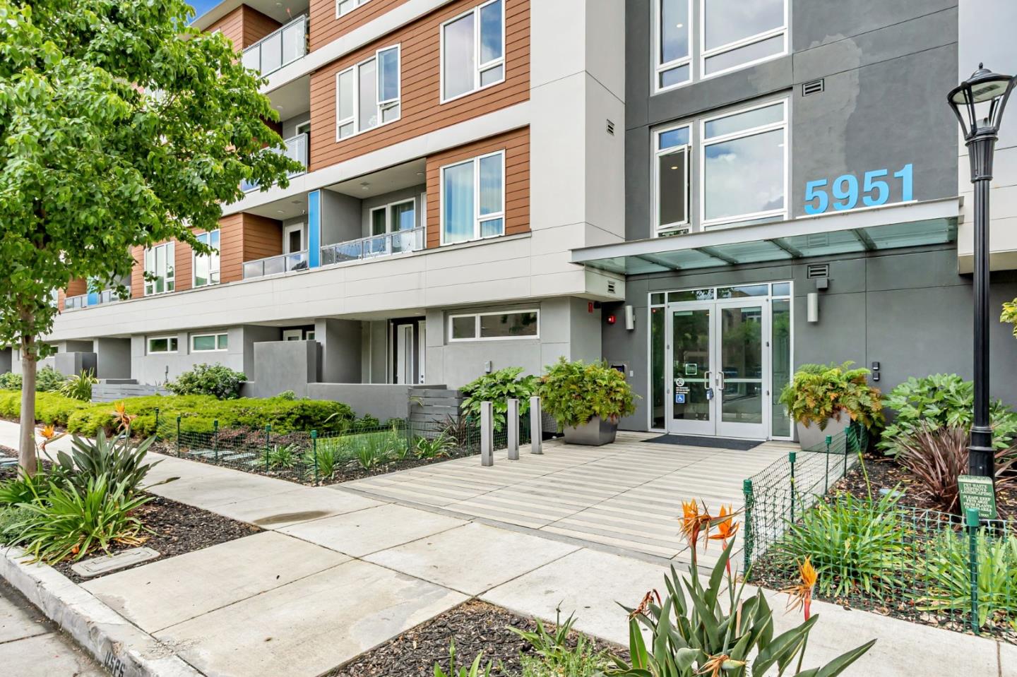 Detail Gallery Image 2 of 40 For 5951 Sunstone Dr #415,  San Jose,  CA 95123 - 2 Beds | 1 Baths