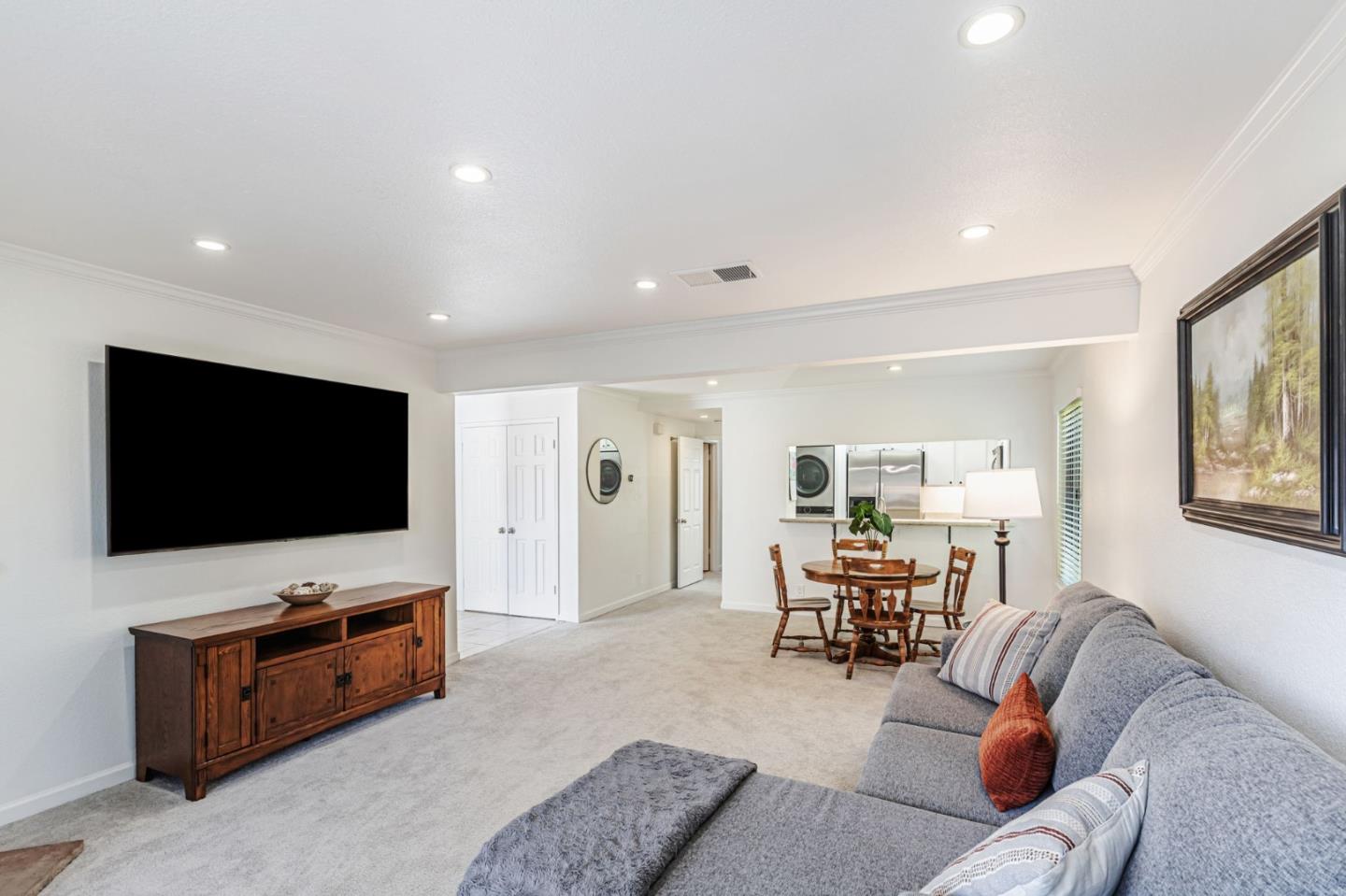 Detail Gallery Image 10 of 30 For 775 Williamsburg Way #APT B,  Gilroy,  CA 95020 - 1 Beds | 1 Baths