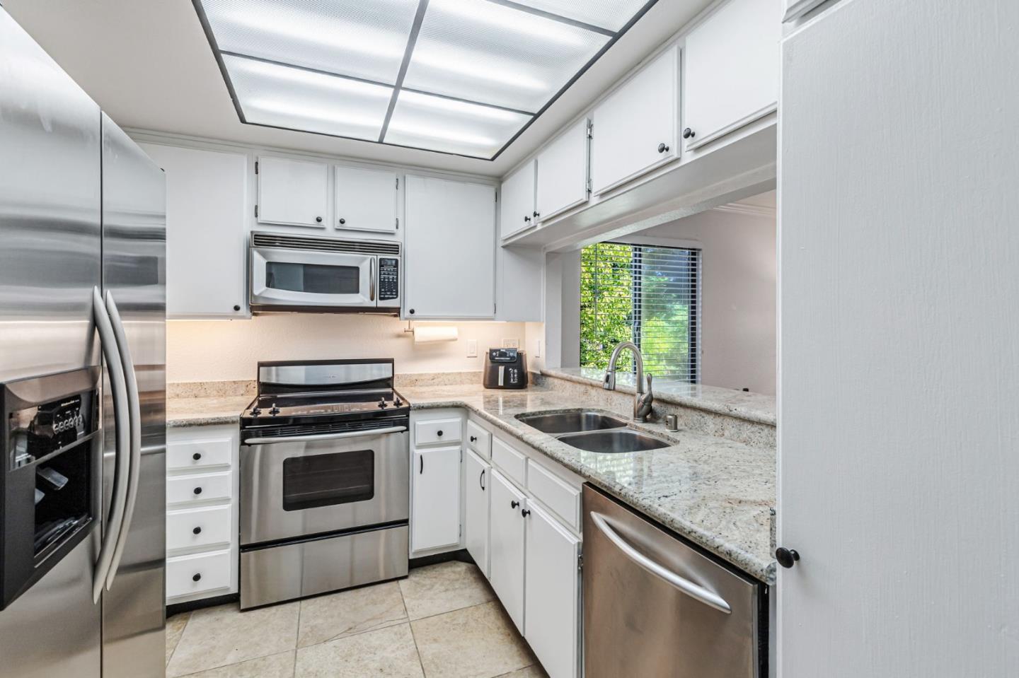 Detail Gallery Image 12 of 30 For 775 Williamsburg Way #APT B,  Gilroy,  CA 95020 - 1 Beds | 1 Baths