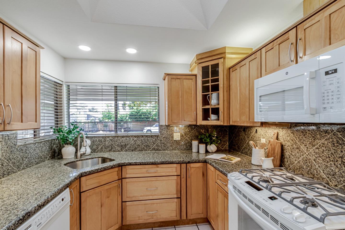 Detail Gallery Image 4 of 30 For 1730 Don Ave, San Jose,  CA 95124 - 3 Beds | 2 Baths