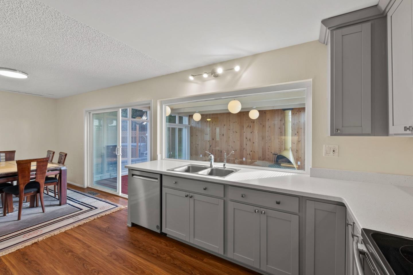 Detail Gallery Image 11 of 41 For 881 Terry St, Monterey,  CA 93940 - 3 Beds | 2/1 Baths