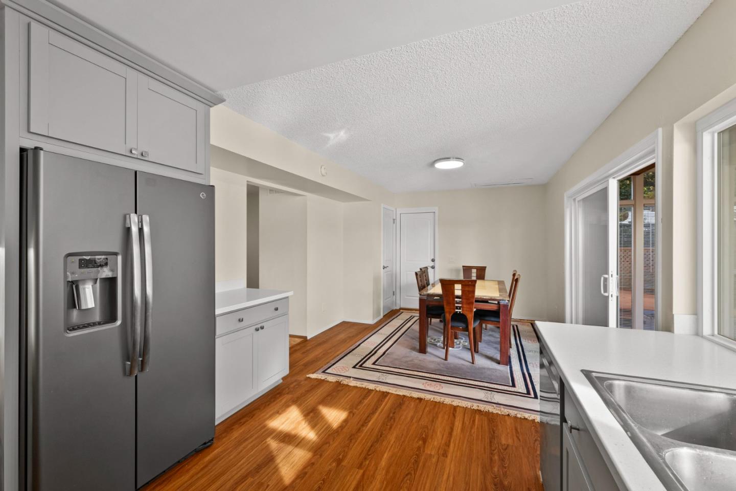 Detail Gallery Image 12 of 41 For 881 Terry St, Monterey,  CA 93940 - 3 Beds | 2/1 Baths
