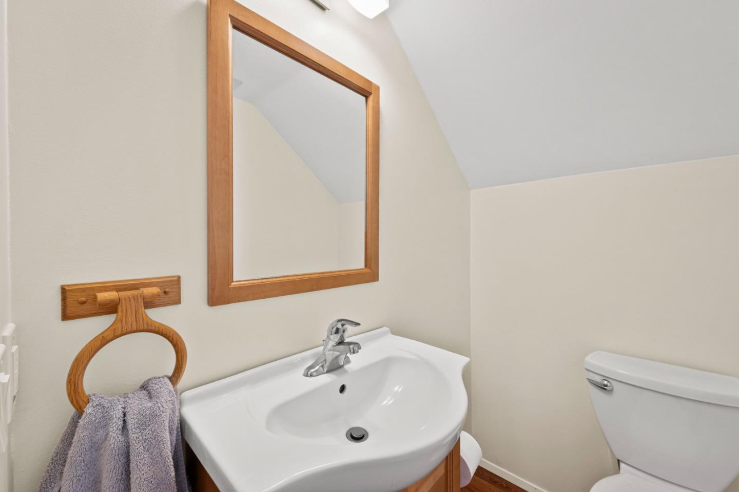 Detail Gallery Image 13 of 41 For 881 Terry St, Monterey,  CA 93940 - 3 Beds | 2/1 Baths