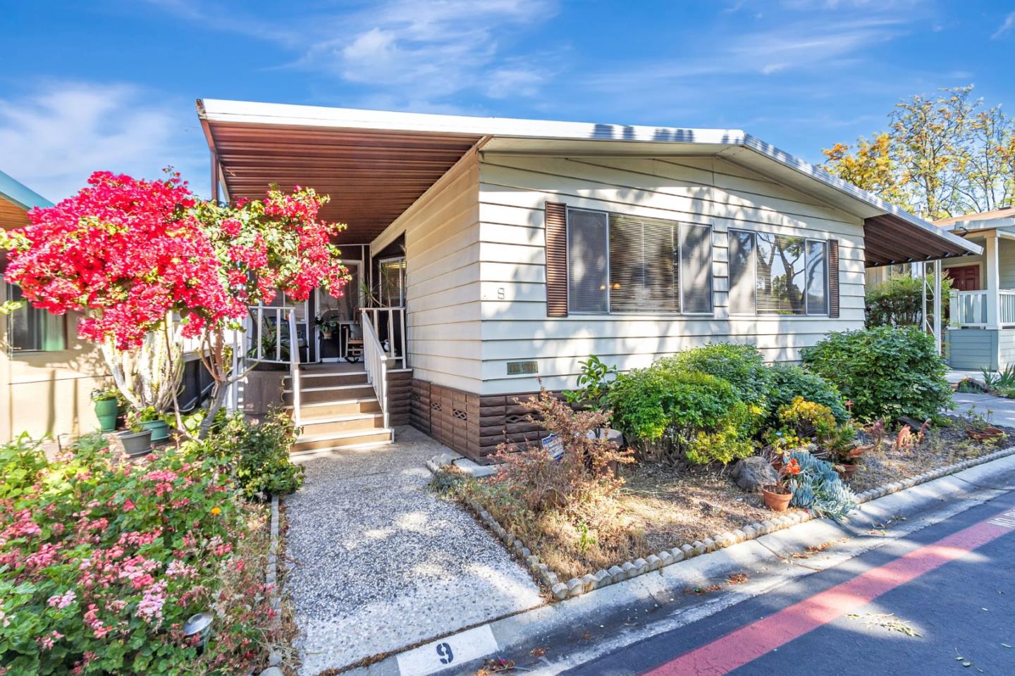 Detail Gallery Image 3 of 49 For 690 Persian Dr #9,  Sunnyvale,  CA 94089 - 2 Beds | 2 Baths