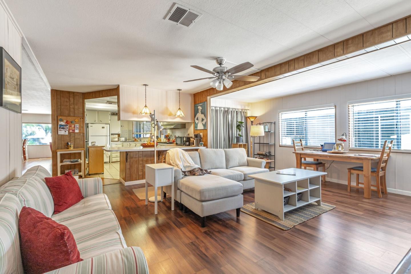 Detail Gallery Image 5 of 49 For 690 Persian Dr #9,  Sunnyvale,  CA 94089 - 2 Beds | 2 Baths