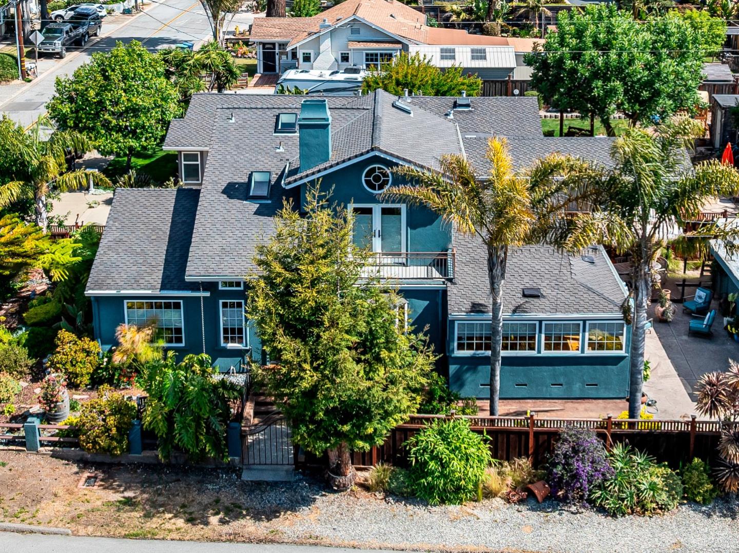Detail Gallery Image 1 of 68 For 1021 Webster St, Santa Cruz,  CA 95062 - 3 Beds | 2 Baths