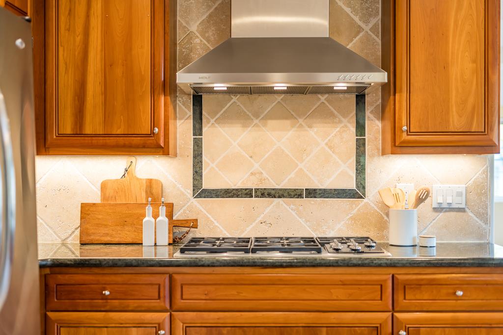 Detail Gallery Image 10 of 68 For 1021 Webster St, Santa Cruz,  CA 95062 - 3 Beds | 2 Baths