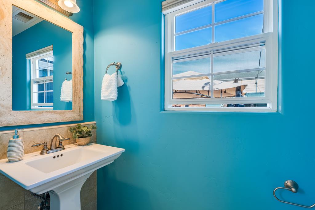 Detail Gallery Image 23 of 68 For 1021 Webster St, Santa Cruz,  CA 95062 - 3 Beds | 2 Baths