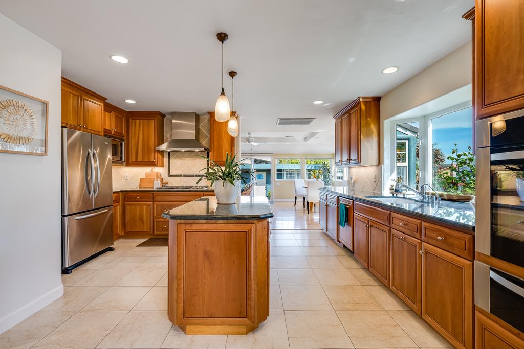 Detail Gallery Image 4 of 68 For 1021 Webster St, Santa Cruz,  CA 95062 - 3 Beds | 2 Baths