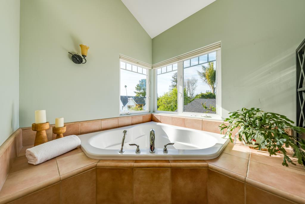 Detail Gallery Image 41 of 68 For 1021 Webster St, Santa Cruz,  CA 95062 - 3 Beds | 2 Baths