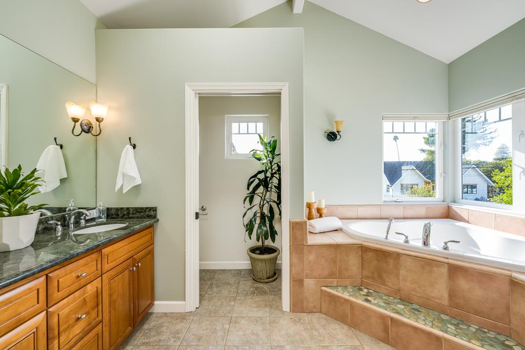 Detail Gallery Image 43 of 68 For 1021 Webster St, Santa Cruz,  CA 95062 - 3 Beds | 2 Baths