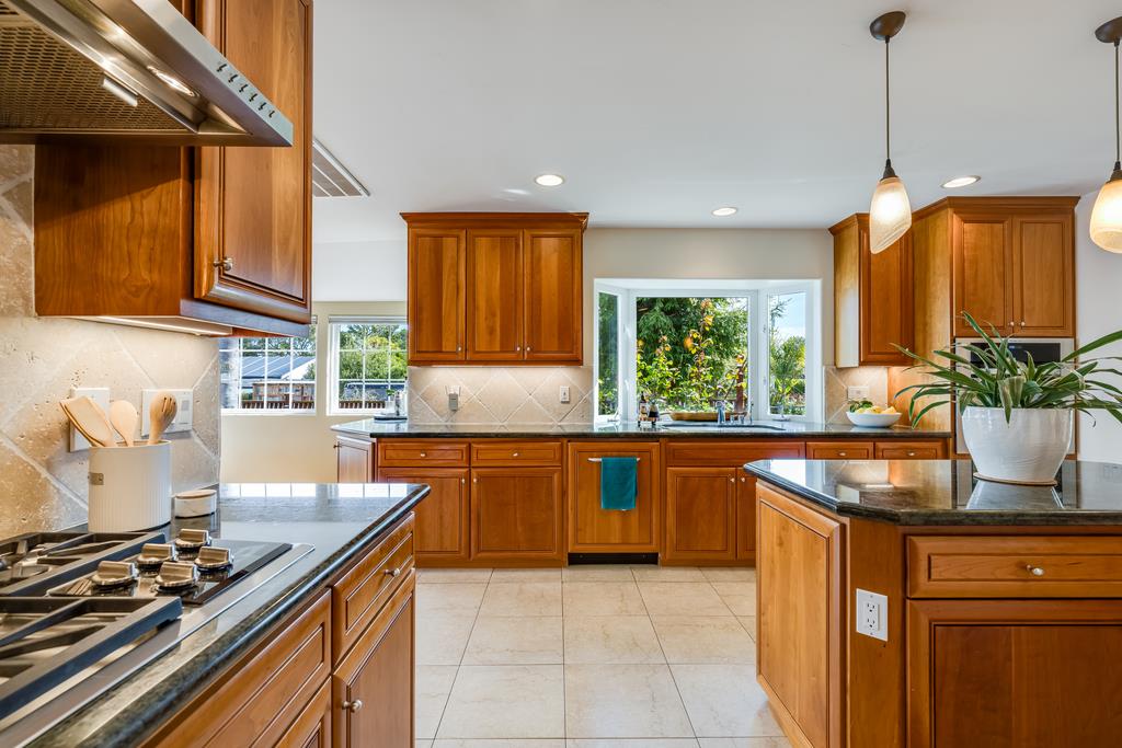 Detail Gallery Image 6 of 68 For 1021 Webster St, Santa Cruz,  CA 95062 - 3 Beds | 2 Baths