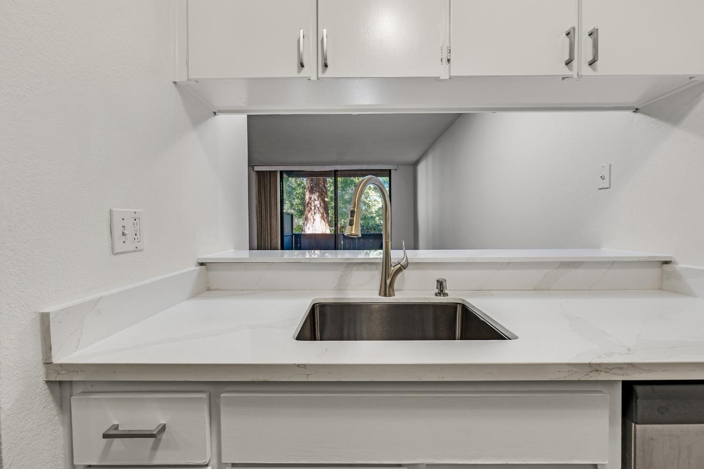 Detail Gallery Image 4 of 29 For 6109 Shelter Creek Ln, San Bruno,  CA 94066 - 0 Beds | 1 Baths