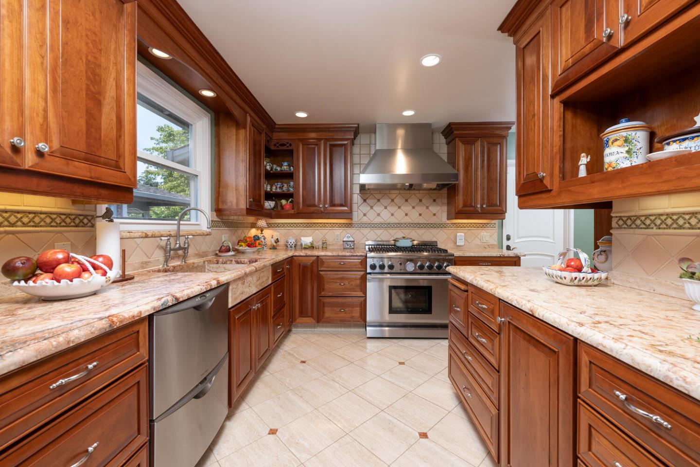 Detail Gallery Image 13 of 25 For 501 Yale Dr, San Mateo,  CA 94402 - 3 Beds | 2 Baths