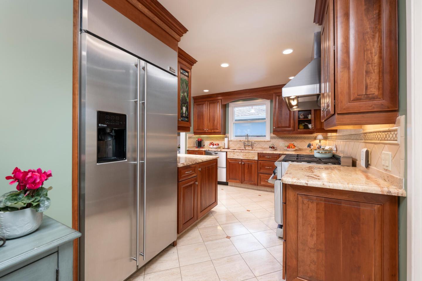 Detail Gallery Image 14 of 25 For 501 Yale Dr, San Mateo,  CA 94402 - 3 Beds | 2 Baths