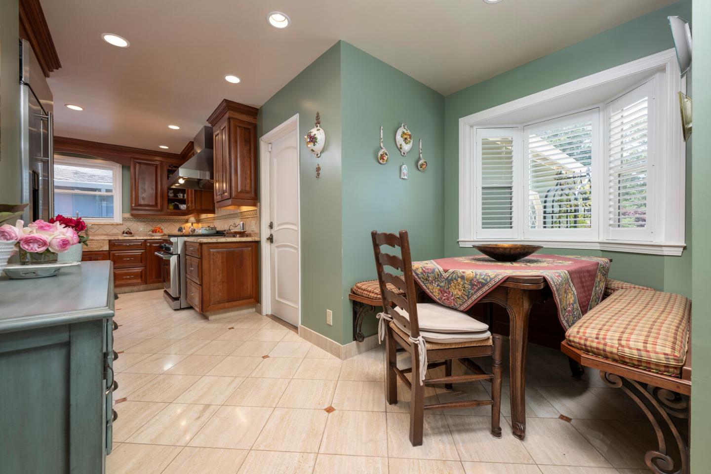 Detail Gallery Image 15 of 25 For 501 Yale Dr, San Mateo,  CA 94402 - 3 Beds | 2 Baths