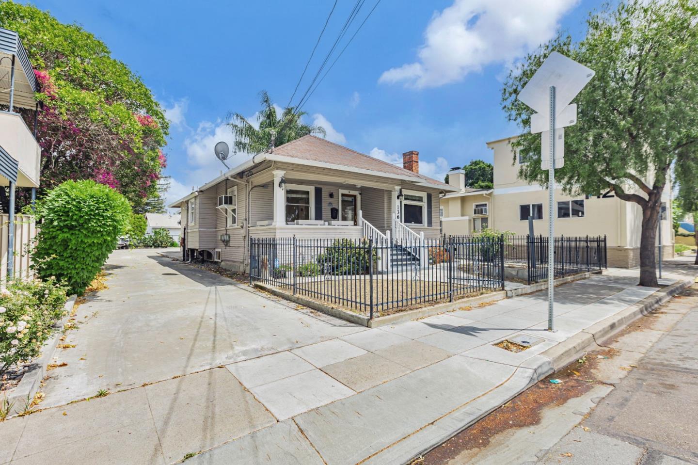 Detail Gallery Image 2 of 19 For 136 Race St, San Jose,  CA 95126 - – Beds | – Baths