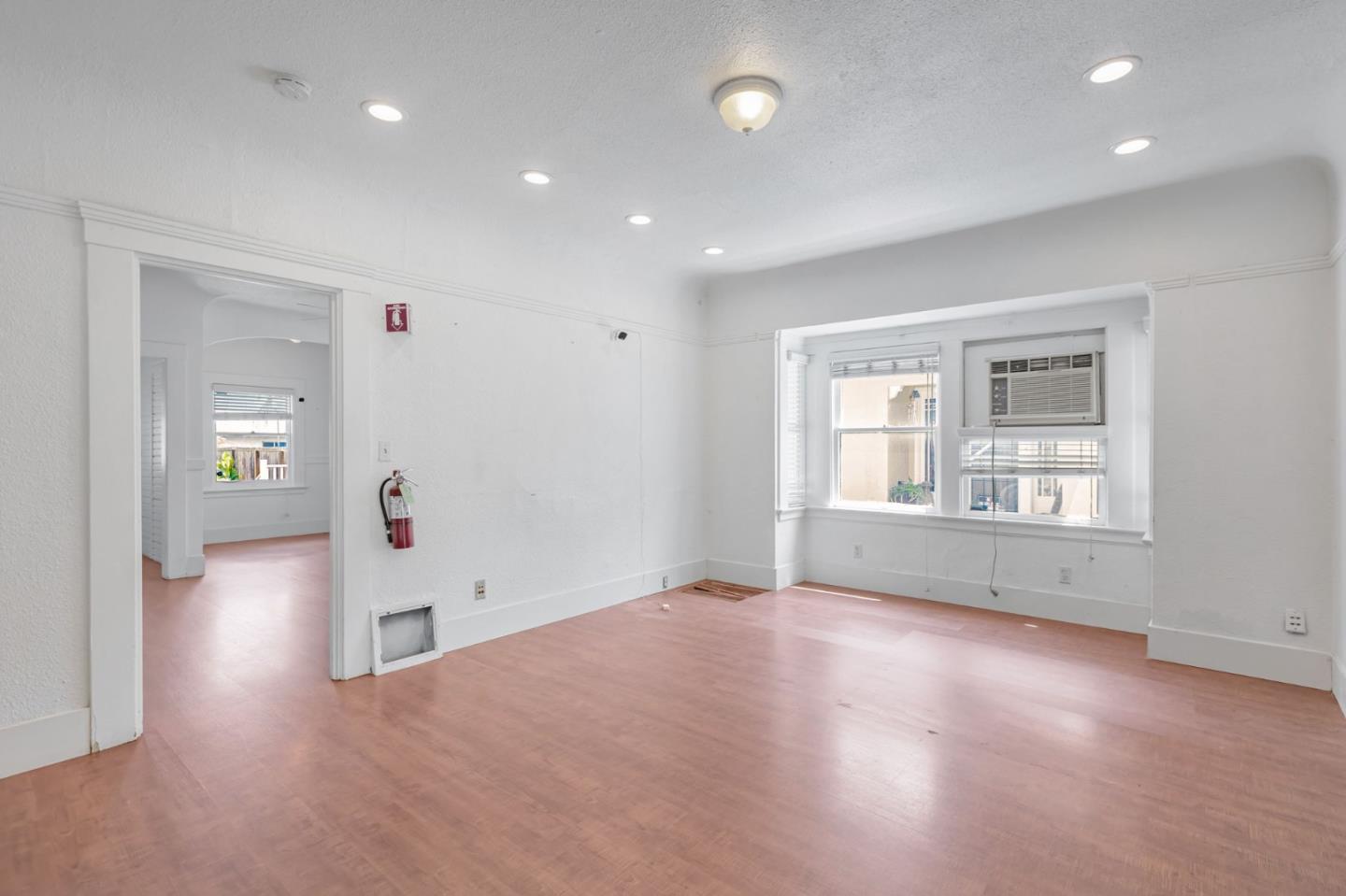 Detail Gallery Image 5 of 19 For 136 Race St, San Jose,  CA 95126 - – Beds | – Baths
